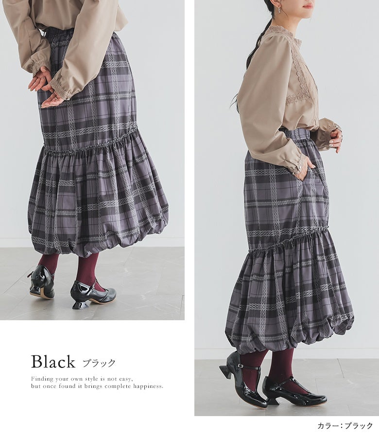 ツヤ感が美しいブラックのエナメルTストラップパンプスにチェック柄バルーンスカートとベージュブラウスをあわせた、秋のデートやお出かけにおすすめの大人レトロな着こなし。