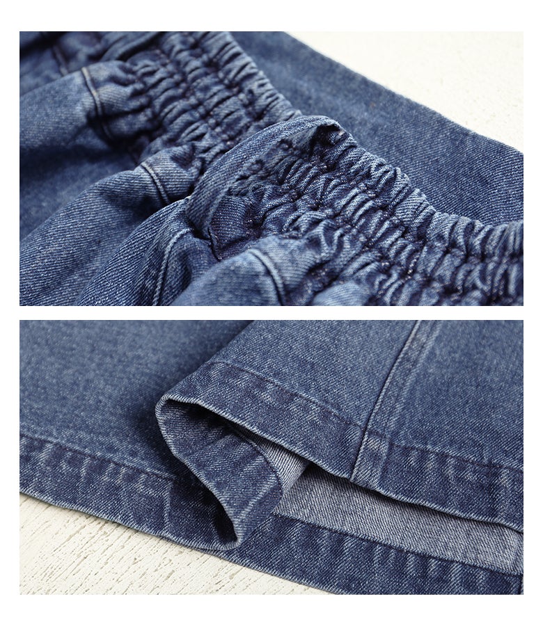 腰まわりにやさしくフィットする後ろウエストゴム仕様と、丁寧なステッチが施されたしっかりとした裾デザインの綿100％デニム生地ディテール。