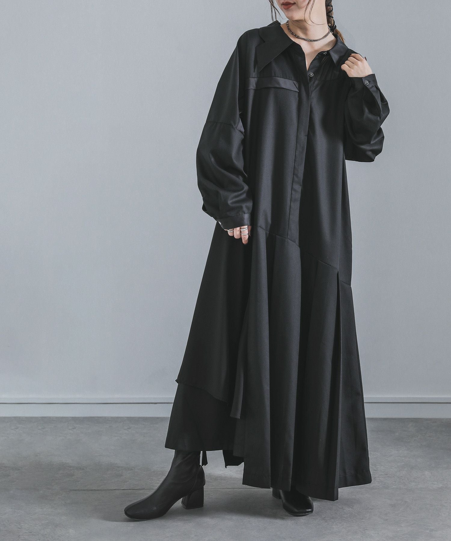 kOhAKU変形襟アシメプリーツワンピース』