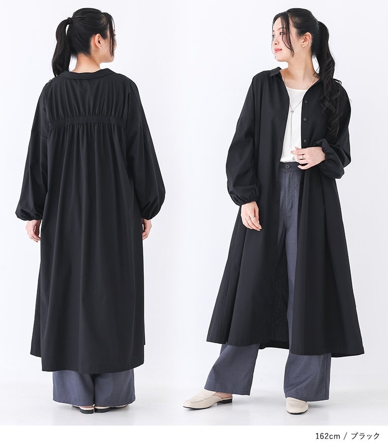 ブラックのロングシャツワンピースにホワイトトップスとグレーワイドパンツを合わせたキレイめカジュアルコーデ。オフィスシーンや休日のお出かけにも映える、上品な大人のレイヤードスタイルです。