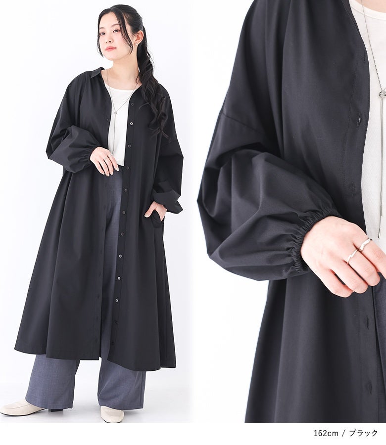 ブラックのロングシャツワンピにホワイトインナーとグレーパンツを合わせ、袖口のギャザーを際立たせた上品なこなれスタイル。前を開ければサッと羽織れる軽やかなロングカーデ風にも活躍します。