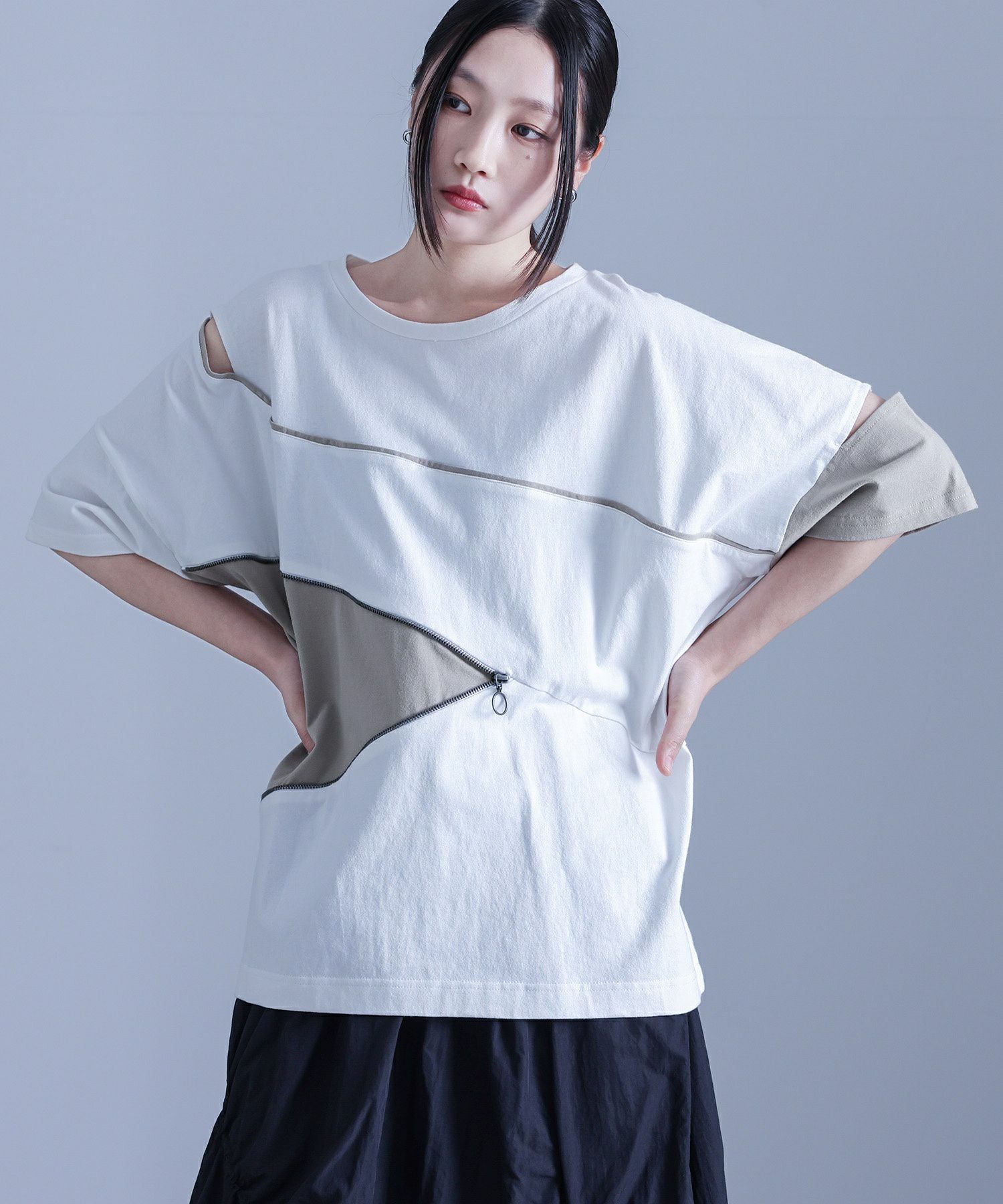 kOhAKUアシンメトリー配色デザインTシャツ』