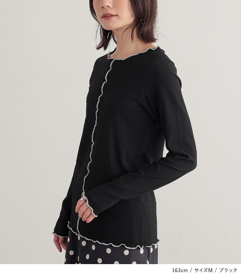 ブラックの配色メローリブTシャツにドット柄ロングスカートを合わせたシックな大人モードスタイル。配色の縦ラインがすっきりとした美シルエットを叶え、体型カバー効果も期待できます。