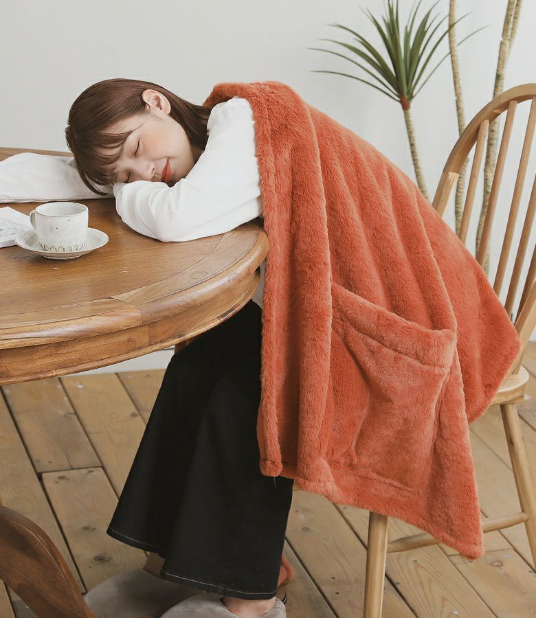 ラビットファーポケットブランケット』