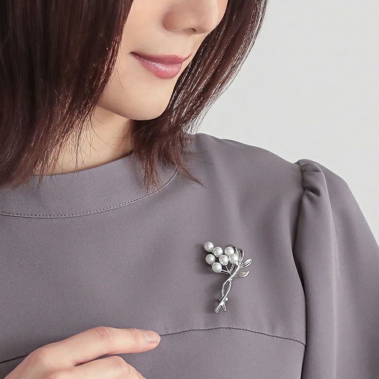 フェイクパールリーフモチーフブローチ