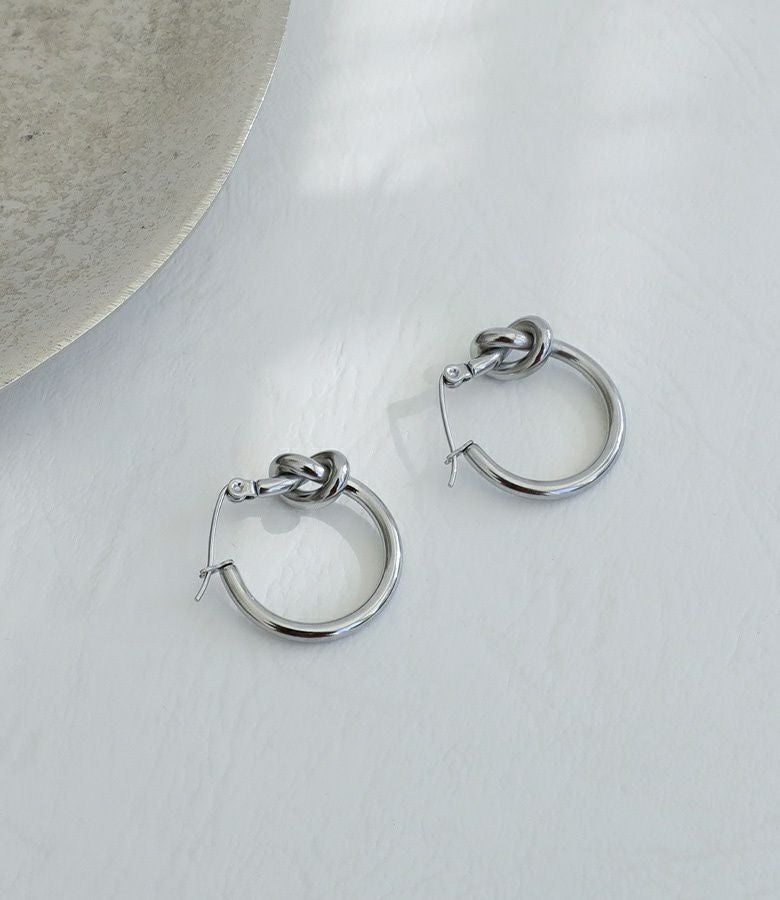 ノットデザインフープピアス』◇