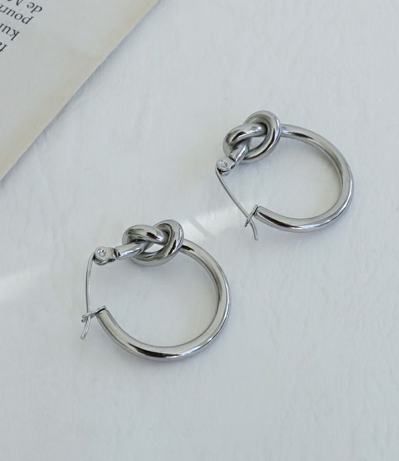 ノットデザインフープピアス』◇