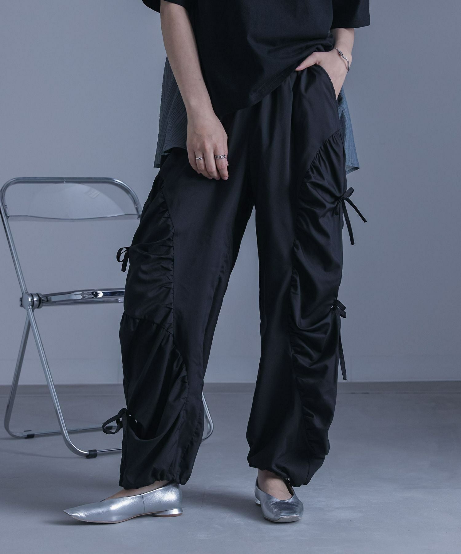 kOhAKUギャザー切替裾ドロストパンツ』