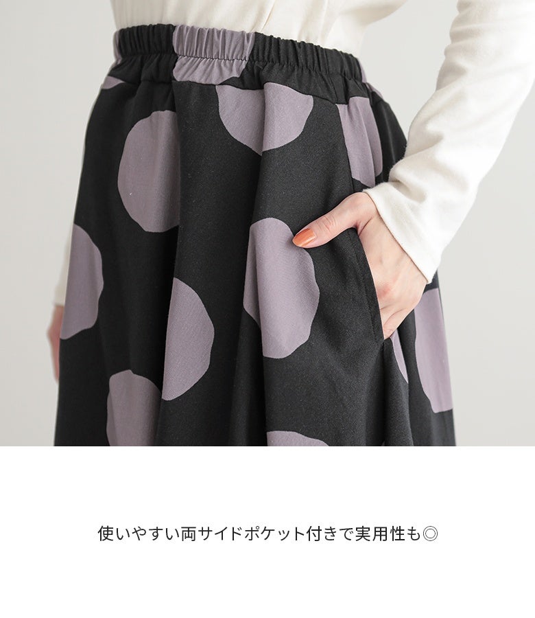 使いやすい両サイドポケット付きで実用性も抜群。小物をサッと収納でき、デイリーユースに重宝する嬉しいデザインポイントです。