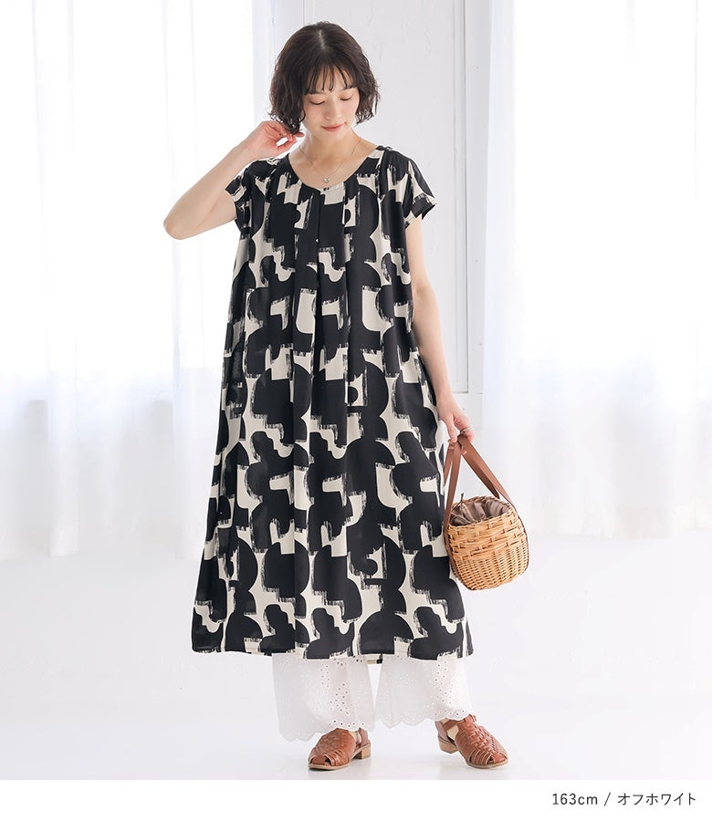 美品Kiton キートン　幾何学柄　半袖膝丈ワンピース　サイズ40 シルク 接触冷感レーヨン幾何学柄ワンピース』