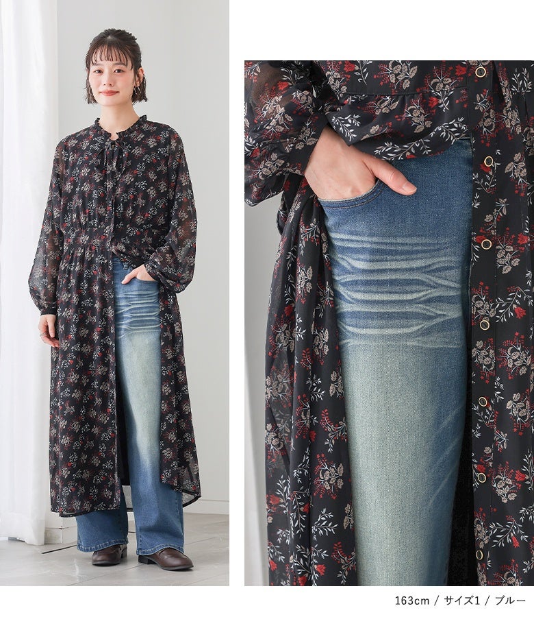 ブルーのストレッチストレートデニムに花柄シャツワンピースを羽織ったレイヤードスタイル。腰回りのヴィンテージ加工がチラリと覗き、ワンピース合わせの足元をこなれた印象へ引き立てます。