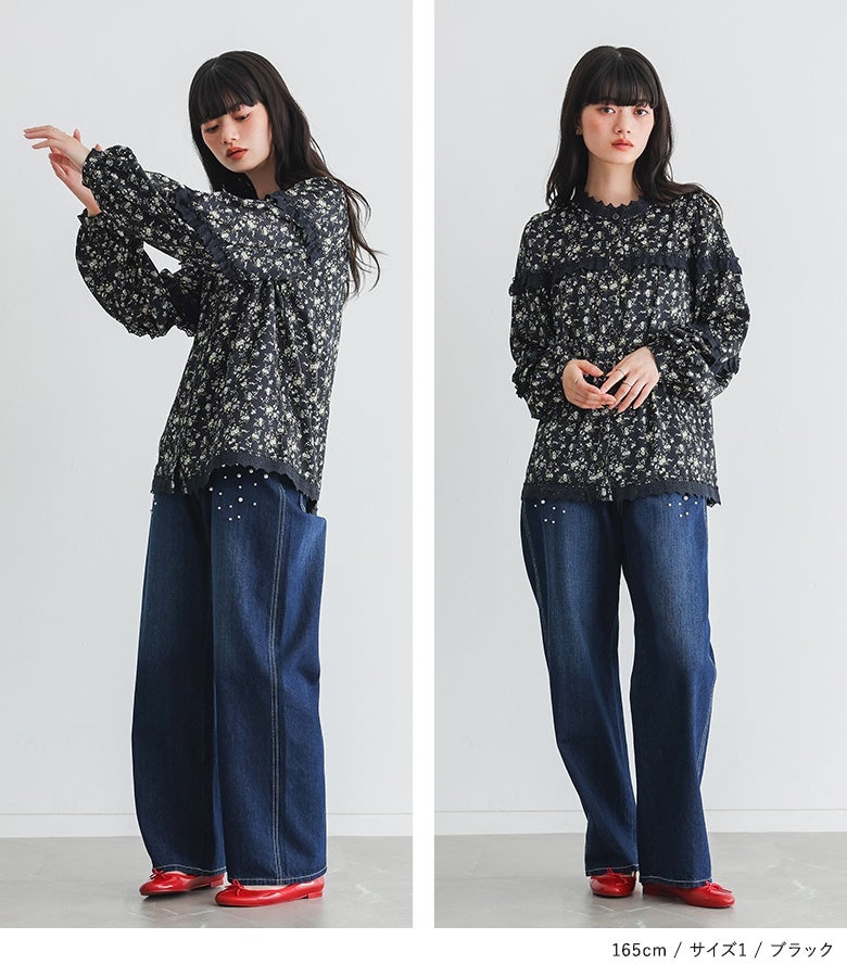 ブラックの小花柄レースブラウスにストレートデニムと赤パンプスを合わせたクラシカルな大人カジュアル。程よい甘さのレースが印象的で、秋口のお出かけやデートにもぴったりです。