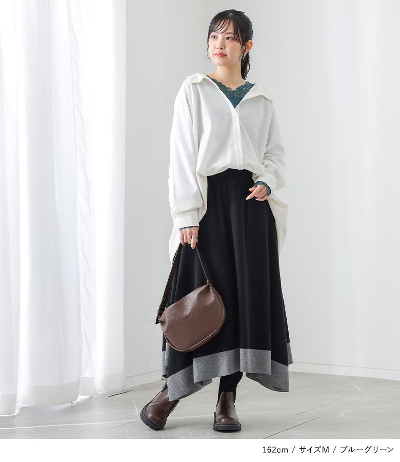 ブルーグリーンの裏起毛レースTシャツに白シャツと黒の配色ロングスカートをあわせた洗練された秋コーデ。チラリと見えるレイヤードレースが着こなしをワンランク上にアップデートします。